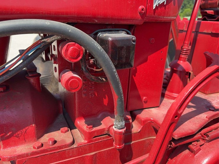 farmall-400-image-43