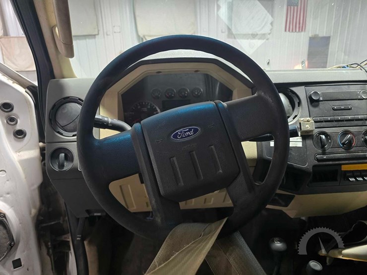 2010-ford-f550-image-10
