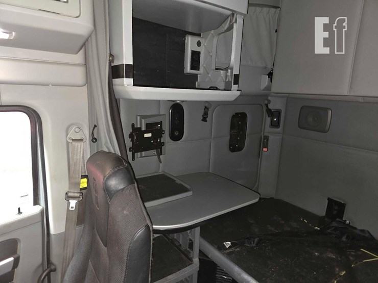 2020-kenworth-t680-image-16