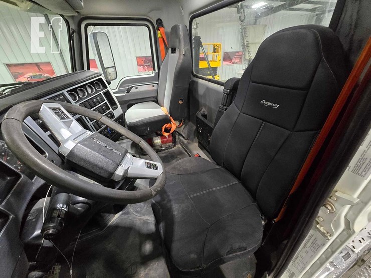 2020-mack-granite-64bt-image-9
