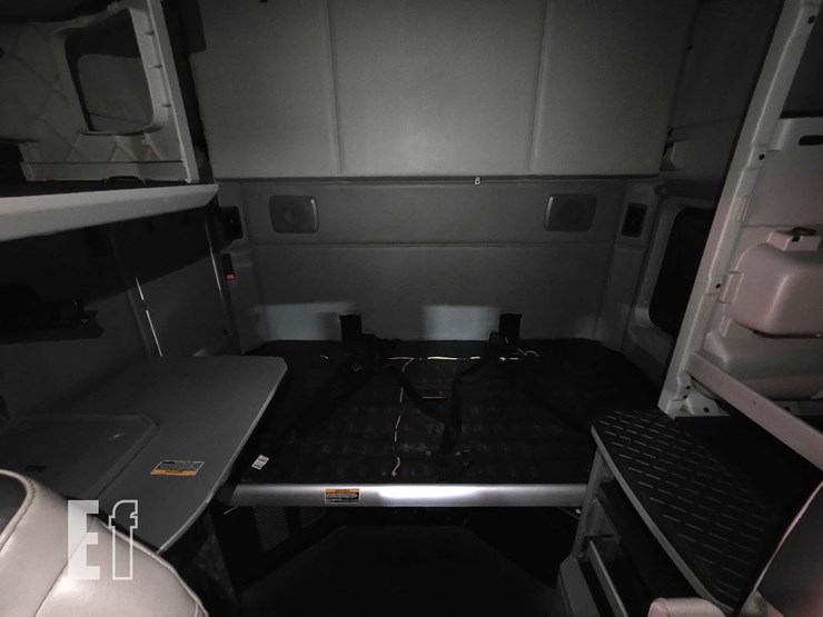 2020-kenworth-t680-image-16