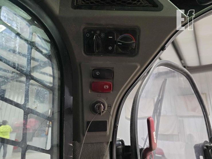 2022-caterpillar-289d3-image-17