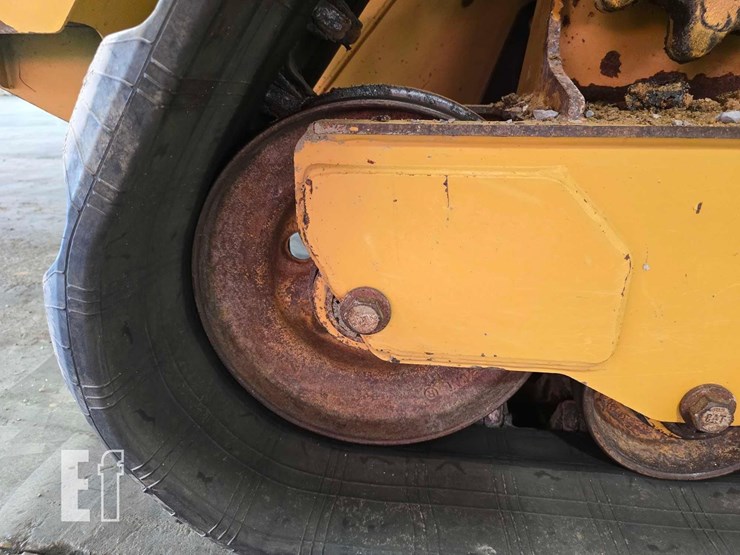 2021-caterpillar-299d3-image-35