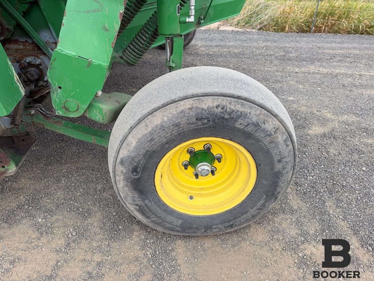 john-deere-moco-946-pull-type-swather-image-24