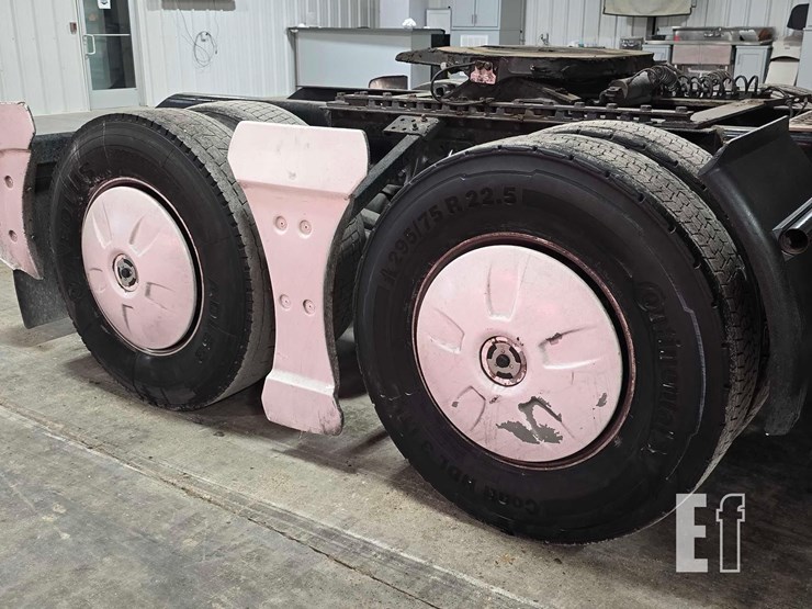 2019-kenworth-t680-image-26