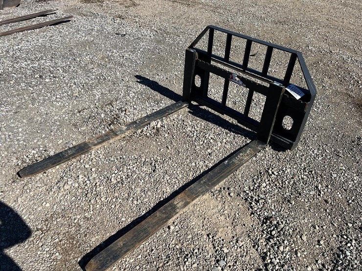 jct-60”-skid-steer-pallet-forks-image-1