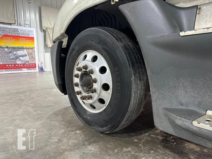 2017-freightliner-cascadia-125-image-27