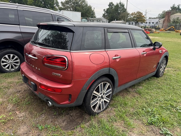 2020-mini-cooper-clubman-s-4door-hatchback-2.0l-4-cylinder-turbo-–-auto-trans---66,760-miles-showing-image-3