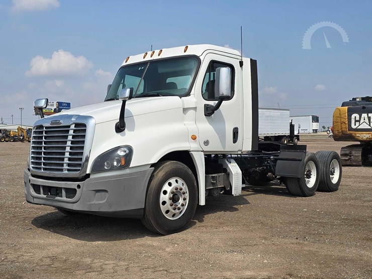 2018-freightliner-cascadia-125-image-1