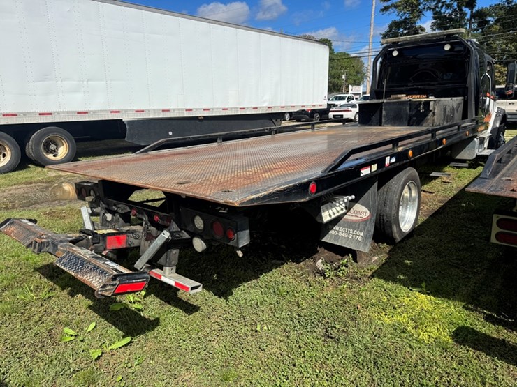2023-freightliner-m2-medium-duty-flatbed-rollback-detroit-dd8-diesel---199,523-miles-showing-image-2