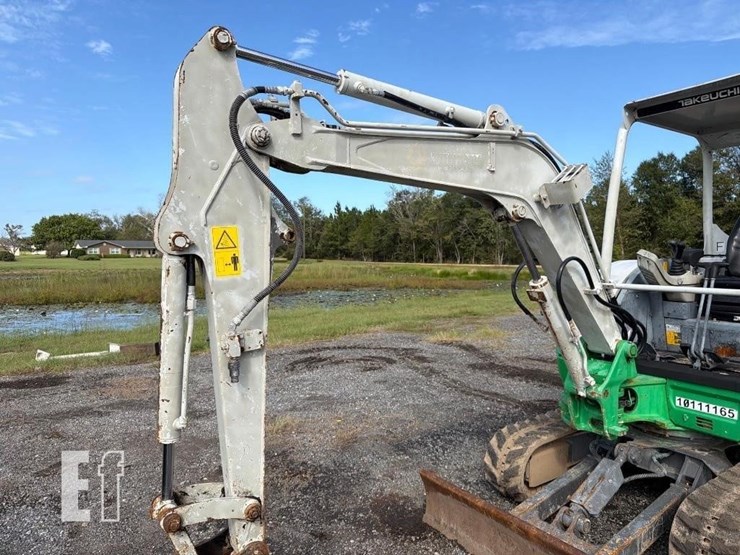2018-takeuchi-tb230-image-21