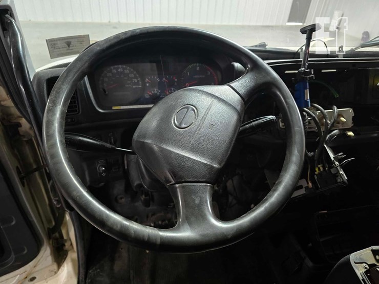 2010-hino-338-image-10