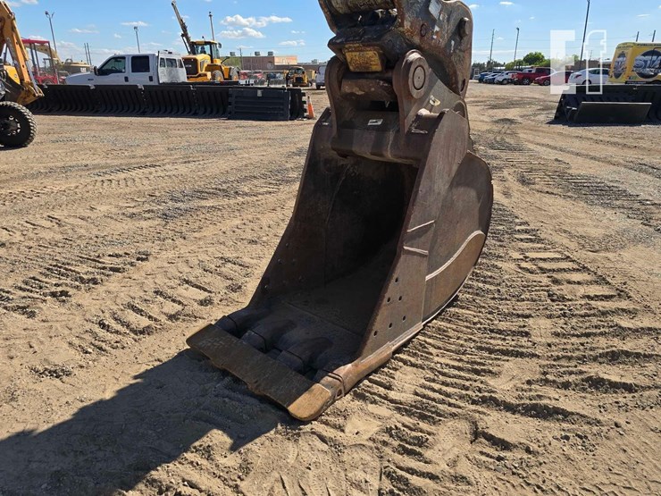 2022-deere-210g-lc-image-9