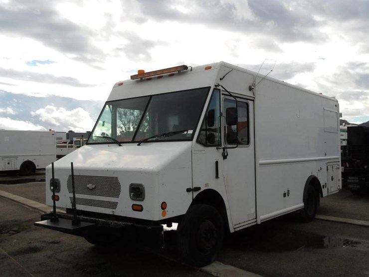2002-workhorse-w62-image-2