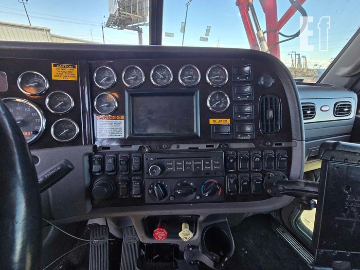 2014-peterbilt-388-image-16