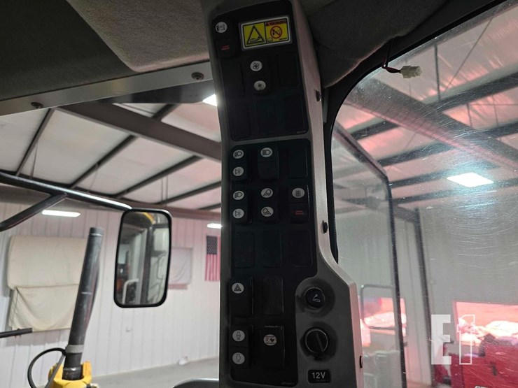 2009-caterpillar-120m-image-23