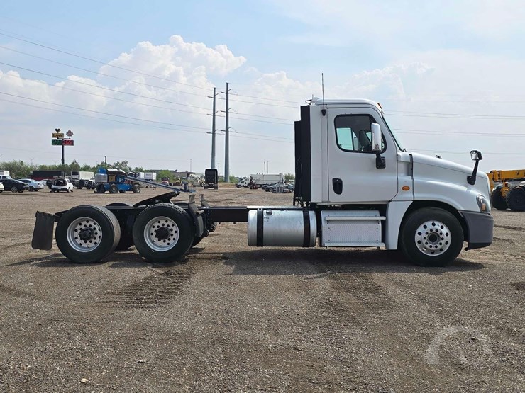 2018-freightliner-cascadia-125-image-6