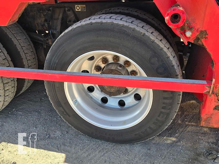 2014-peterbilt-388-image-35