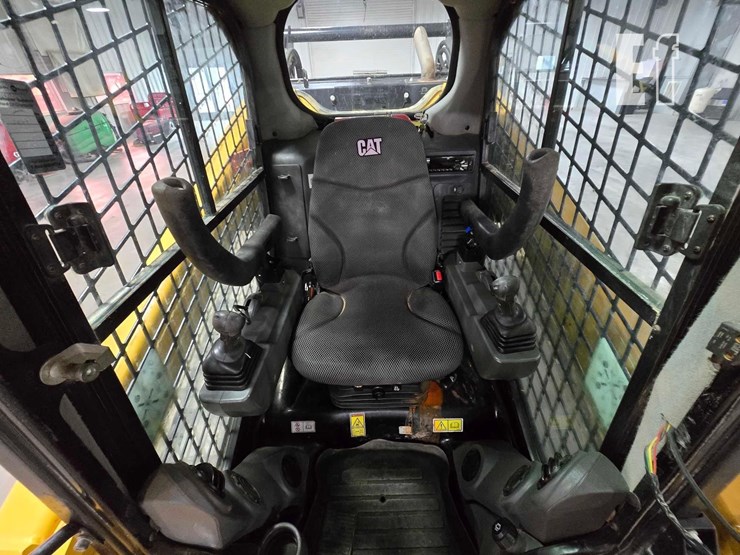 2021-caterpillar-299d3-image-14