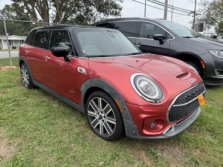 2020-mini-cooper-clubman-s-4door-hatchback-2.0l-4-cylinder-turbo-–-auto-trans---66,760-miles-showing-image-2