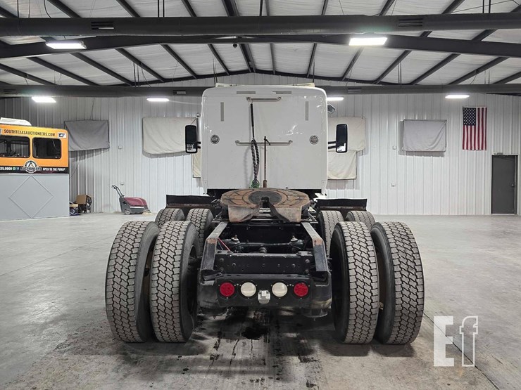 2015-kenworth-t680-image-8