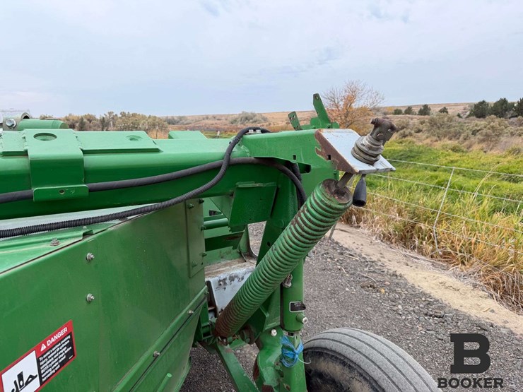 john-deere-moco-946-pull-type-swather-image-36