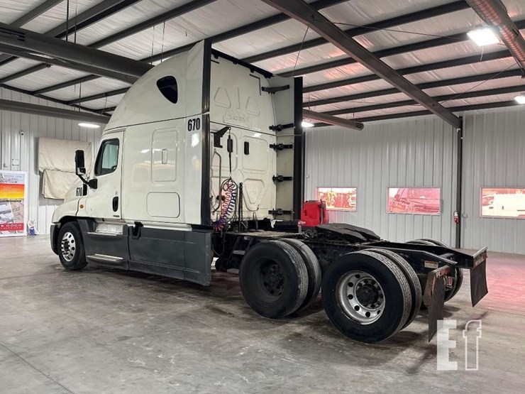 2017-freightliner-cascadia-125-image-4