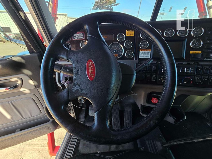 2014-peterbilt-388-image-12