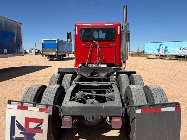2013-peterbilt-386-image-8