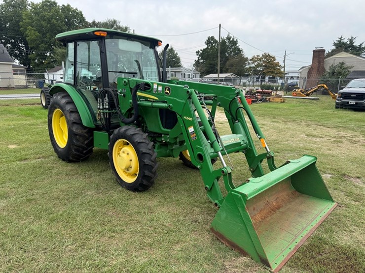 2013-john-deere-5055e-4wd-tractor-with-cab,-loader,-dual-rear-remotes---926-hours-showing-image-2