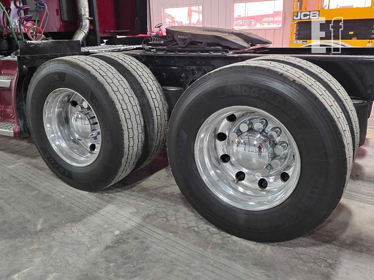 2020-kenworth-t680-image-24