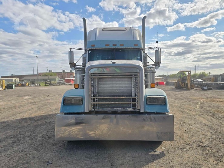 2001-freightliner-fld120-image-7
