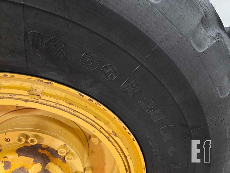 2004-caterpillar-143h-image-30