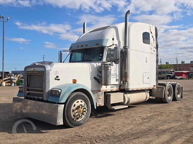 2001-freightliner-fld120-image-1