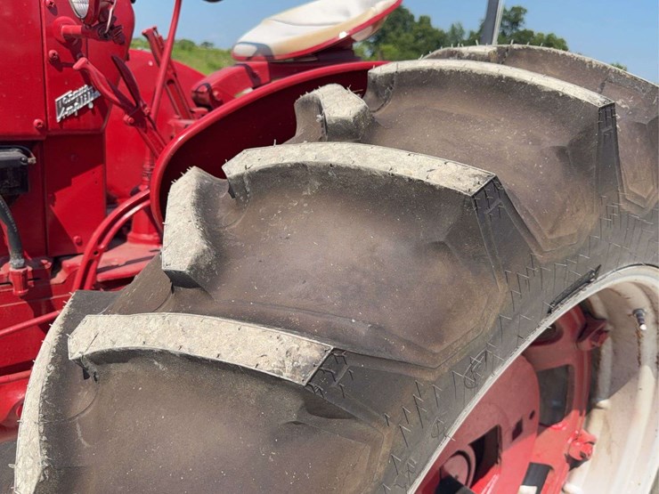 farmall-400-image-41