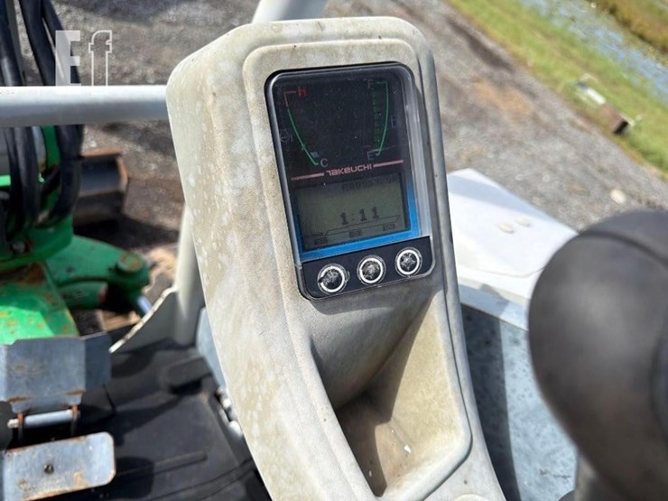 2018-takeuchi-tb230-image-32
