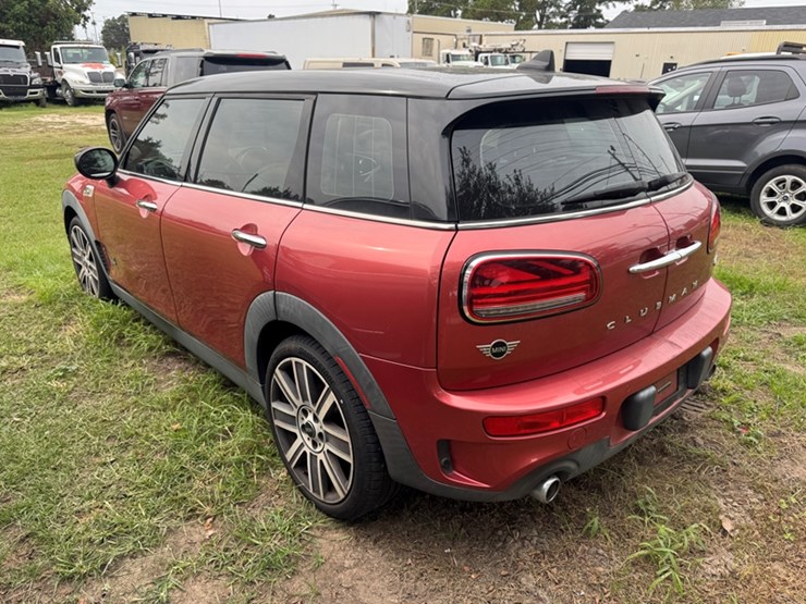 2020-mini-cooper-clubman-s-4door-hatchback-2.0l-4-cylinder-turbo-–-auto-trans---66,760-miles-showing-image-4
