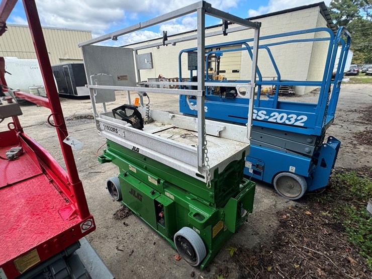 jlg-1932rs-26'-scissor-lift-390-hours-showing---old-batteries-will-not-charge-image-4