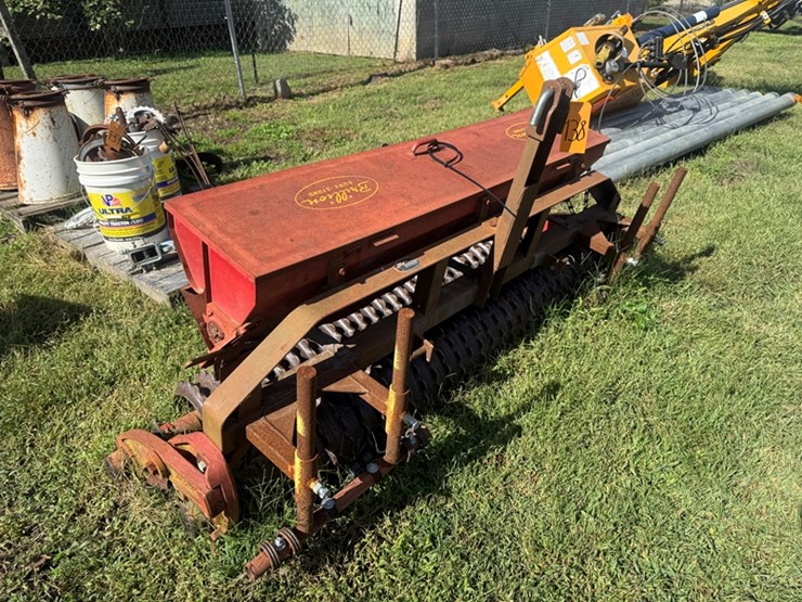 brillion-iron-works-ss-60-01-3-point-cultipacker-seeder-image-2