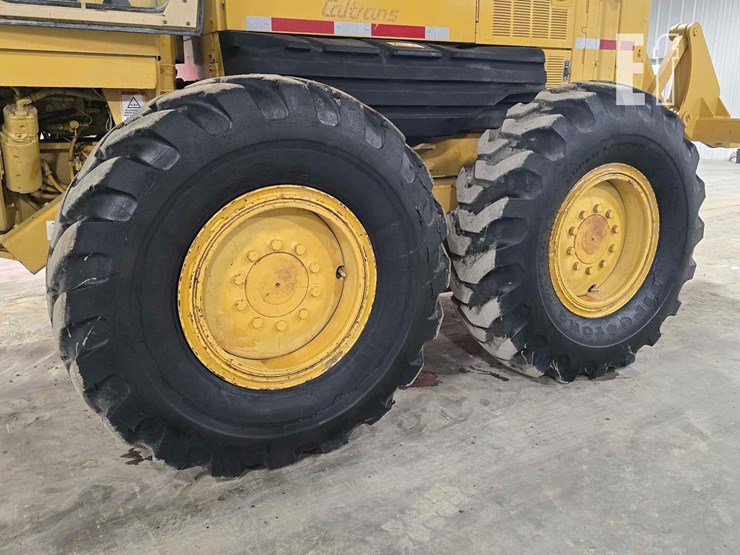 2004-caterpillar-143h-image-25