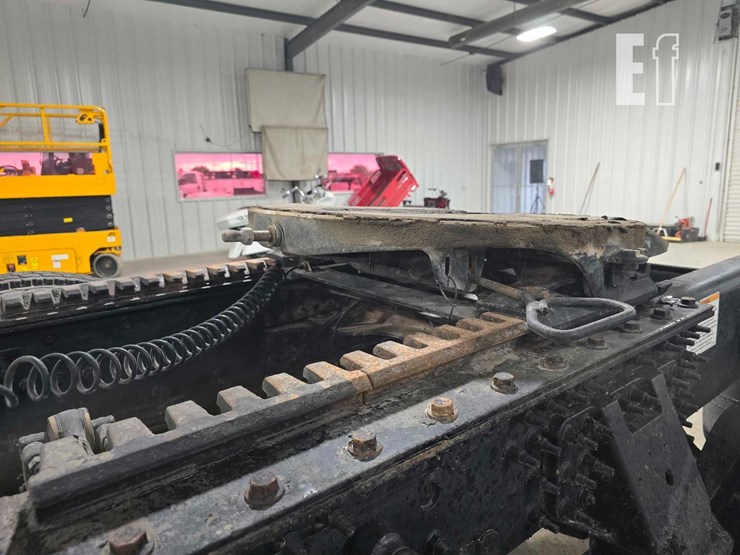 2020-mack-granite-64bt-image-17