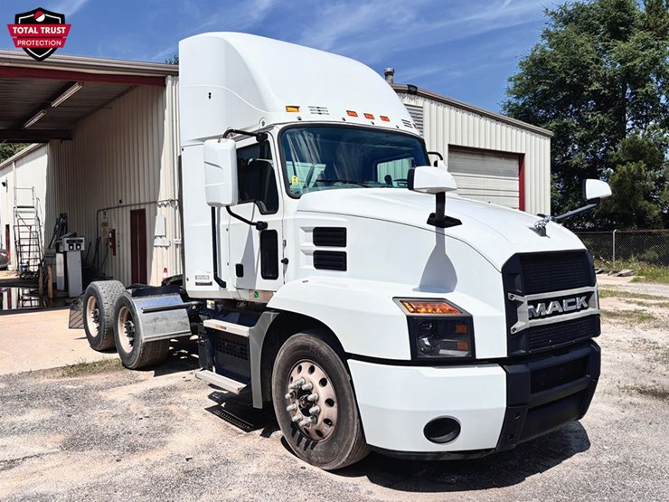 2019-mack-anthem-image-1