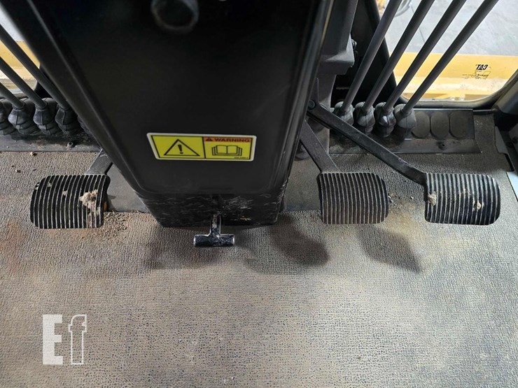 2022-caterpillar-140-image-15