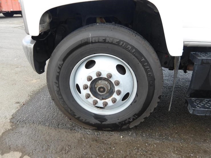 2009-chevrolet-c7500-service-truck-image-6