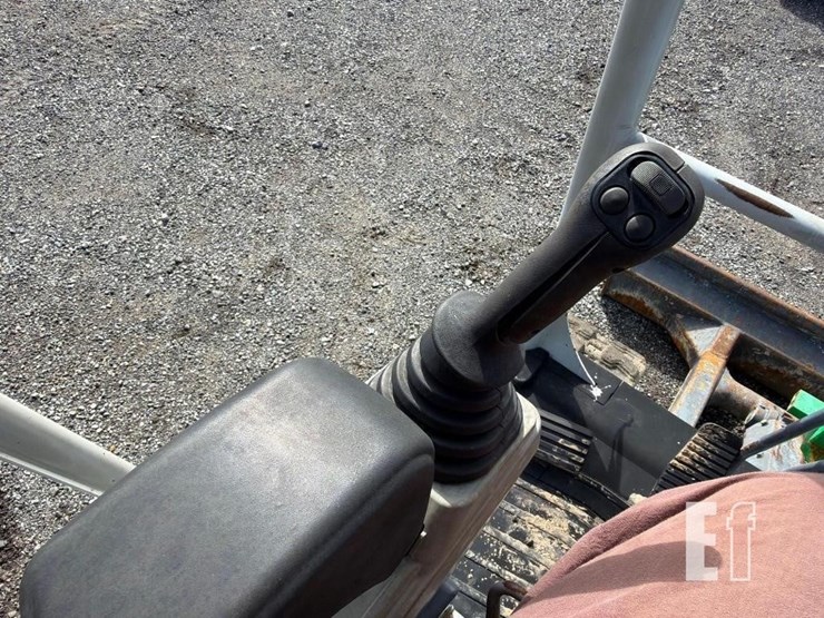 2018-takeuchi-tb230-image-29