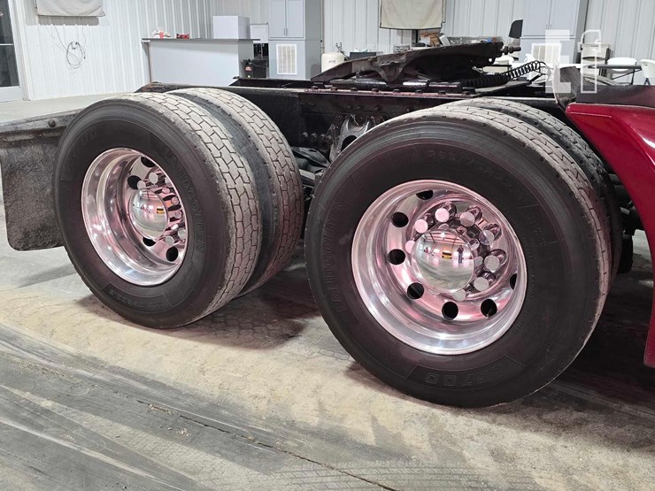 2020-kenworth-t680-image-26