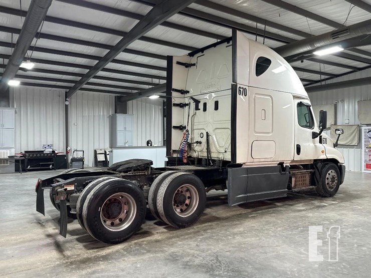 2017-freightliner-cascadia-125-image-3