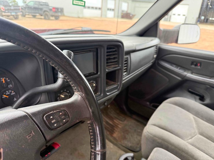 2004-cherolet-3500-service-pickup-image-32