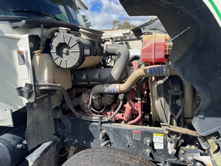 2013-mack-chu613-day-cab-semi-w/-wet-kit-445-hp-mack-mp8---13-spd-manual-trans-294,630-miles-showing-image-8