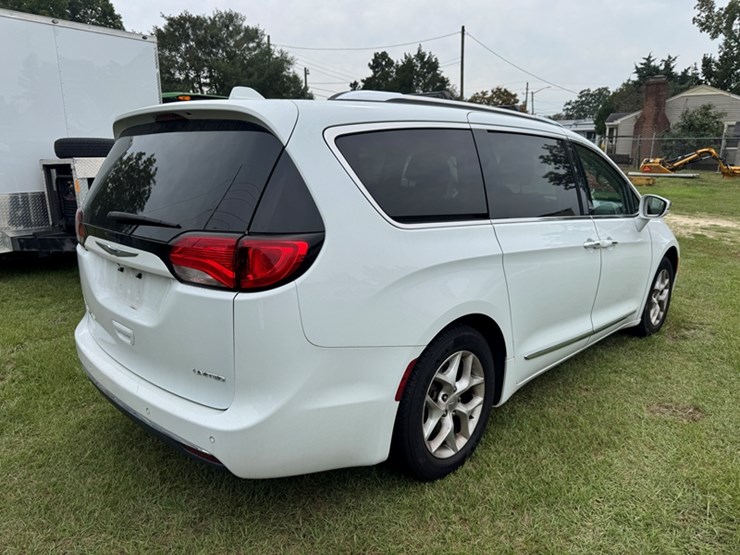 2020-chrysler-pacifica-limited-minivan-4d-3.6l-v6---automatic-transmission---167,488-miles-showing-image-3